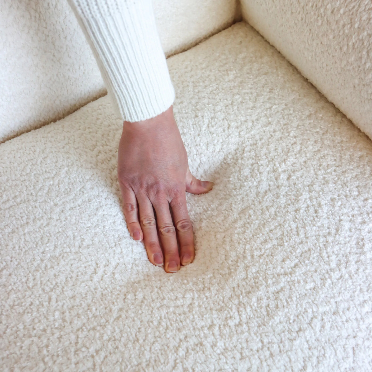 Surface en tissu blanc structuré du Fauteuil de salon VERDUNA de hjh LIVING