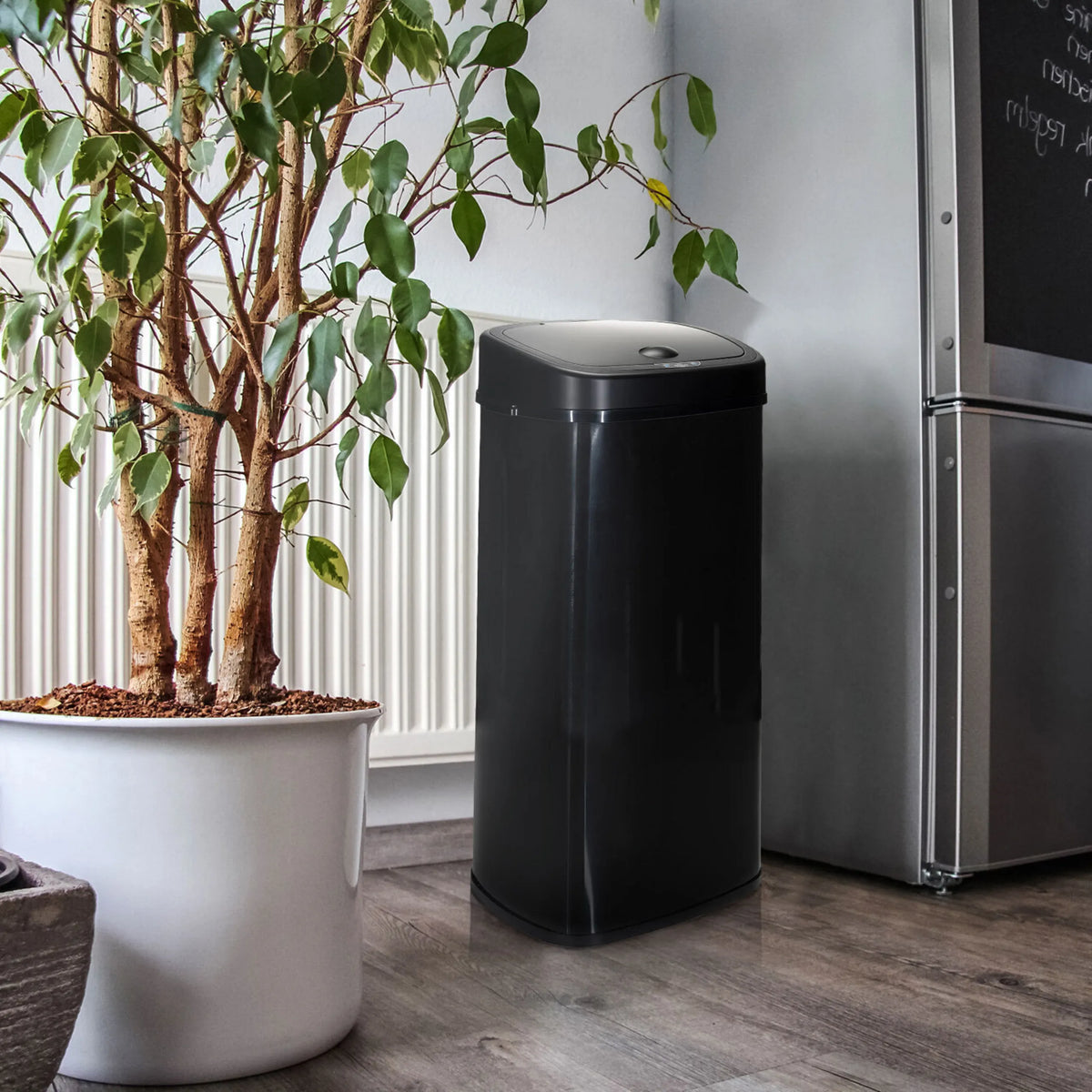 Poubelle à capteur CLEAN VI noire d'une capacité de 68 litres de hjh OFFICE