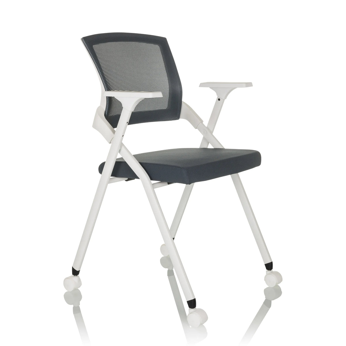 Chaise pliante PRIORITY II W grise avec dossier en maille, accoudoirs et roulettes de hjh OFFICE – vue à 360° (vue de trois quarts avant 45°)