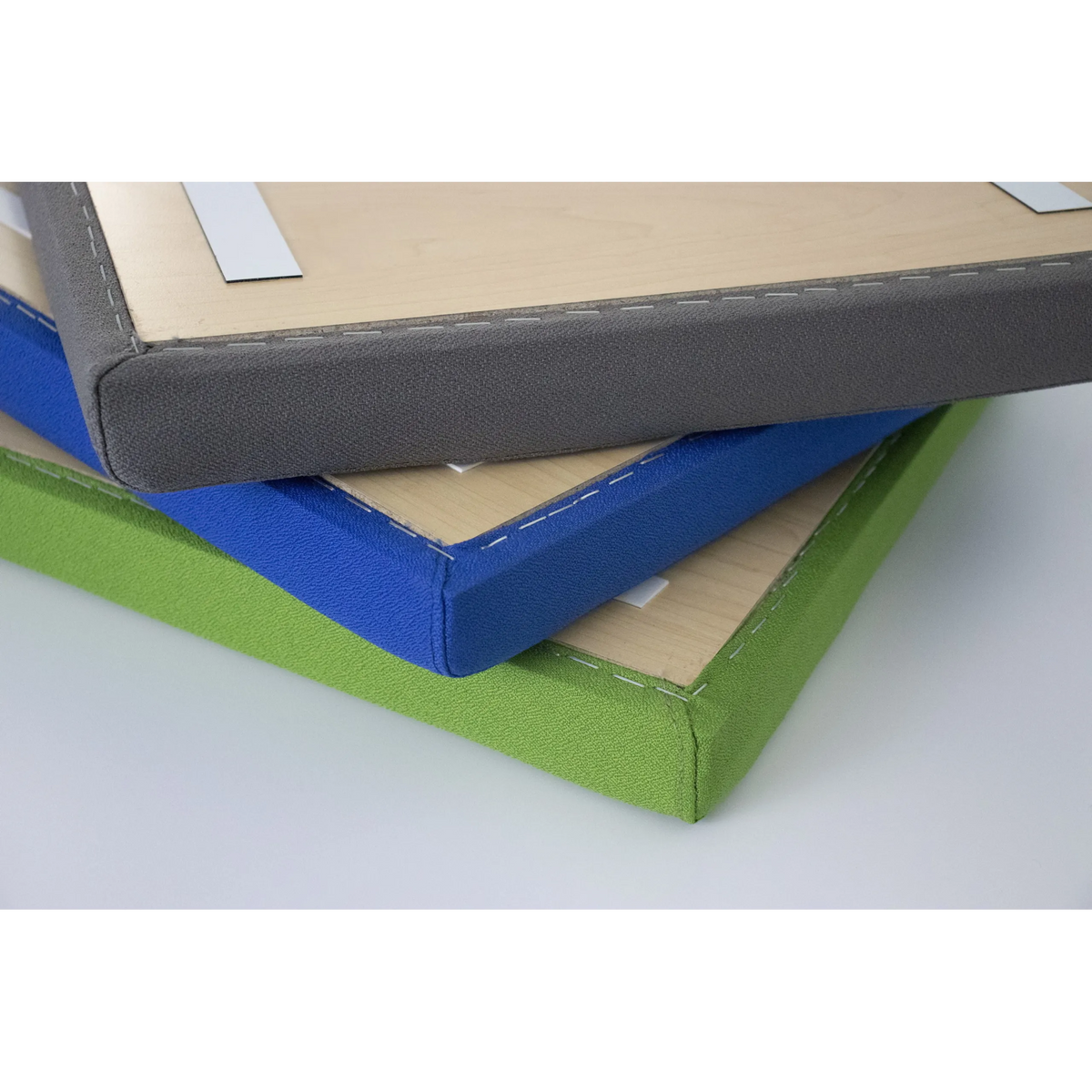 Pile de trois galettes de chaise colorées pour bacs d'accessoires ACSK en gris, bleu et vert de hjh OFFICE PRO