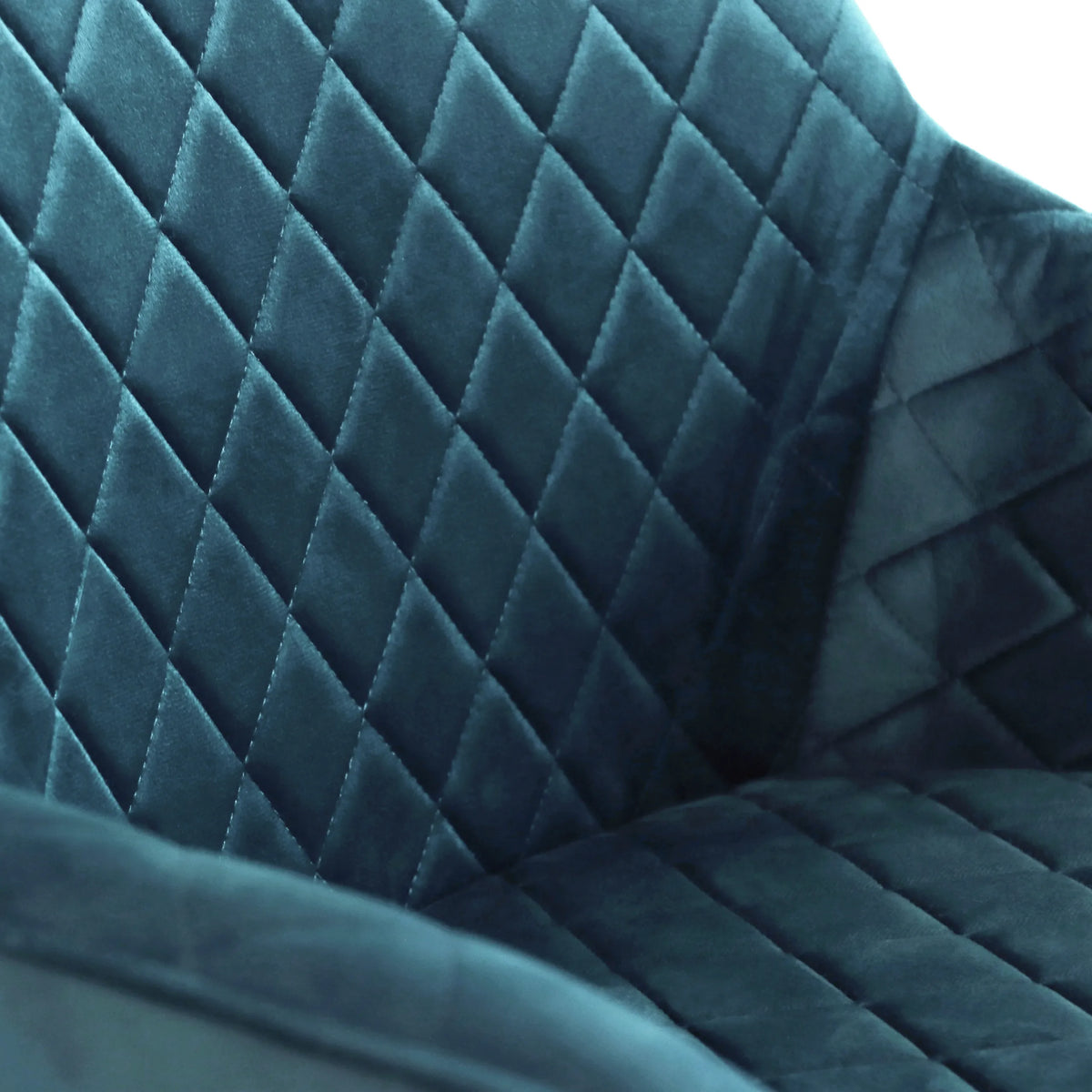 Revêtement en velours bleu gris avec surpiqûres en losanges de la chaise rembourrée ELVERUM de hjh LIVING