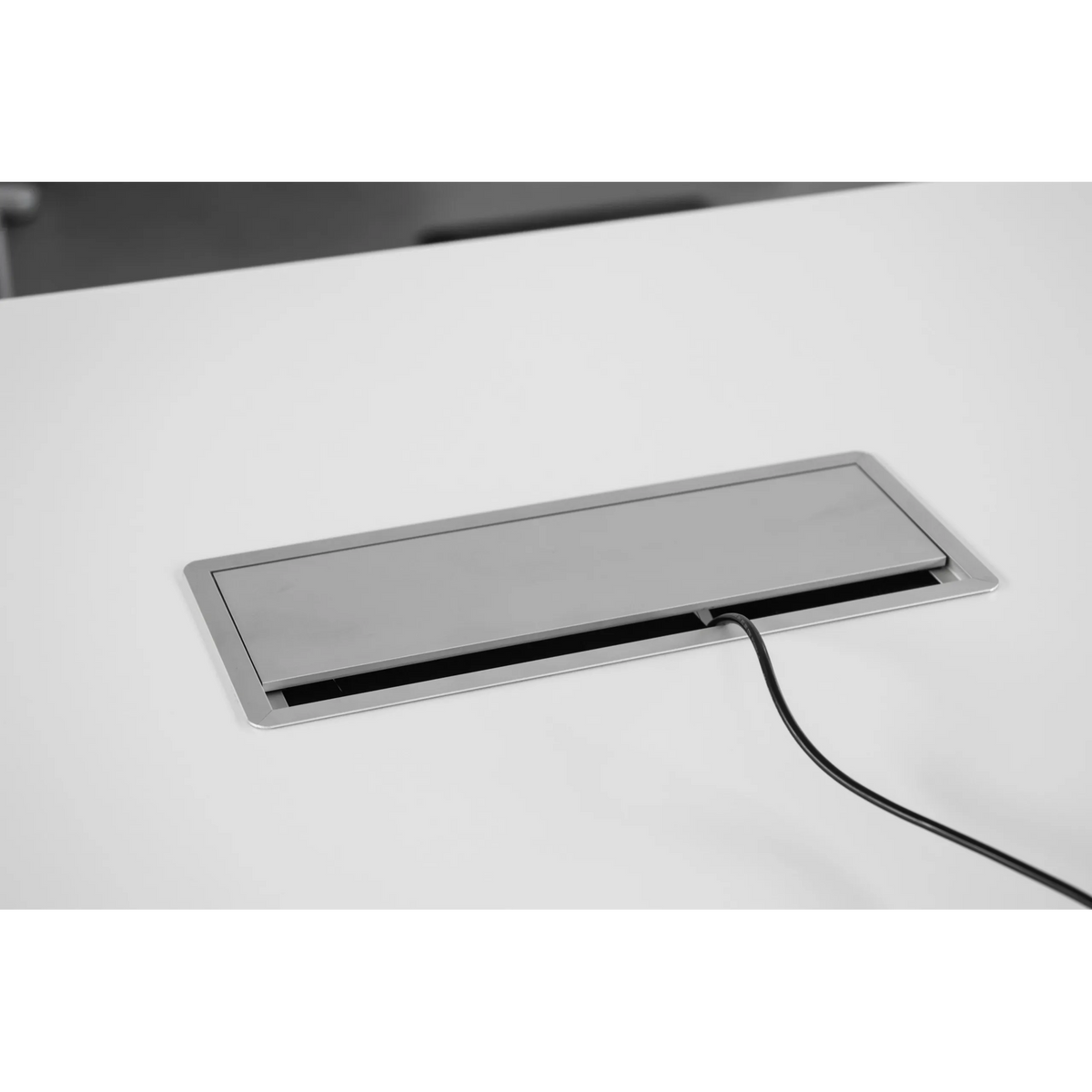 Cache-câble argenté des Accessoires ELKL 31 avec un câble sortant de hjh OFFICE PRO