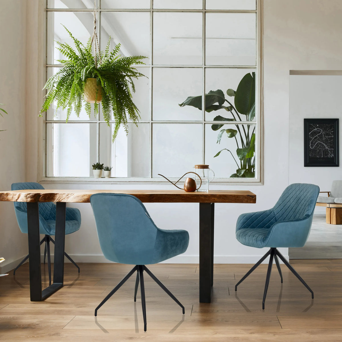 Chaises rembourrées ELVERUM bleu gris avec assise matelassée et pieds en métal noirs de hjh LIVING
