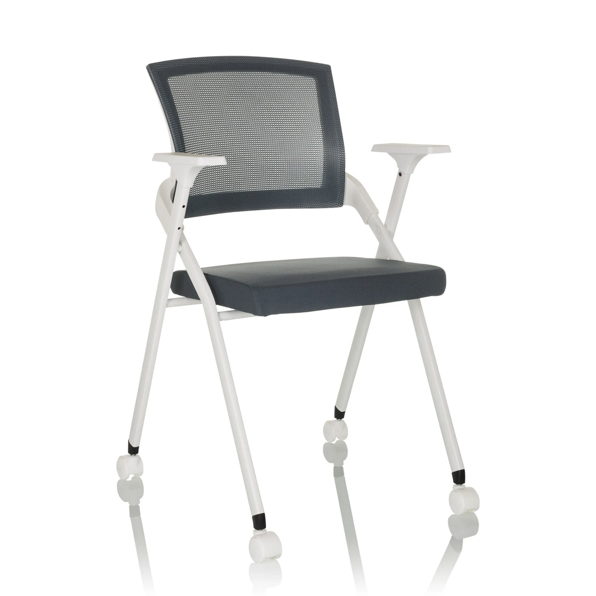 Chaise pliante PRIORITY II W grise avec dossier en maille, accoudoirs et roulettes de hjh OFFICE – vue à 360° (vue de trois quarts avant 30°)