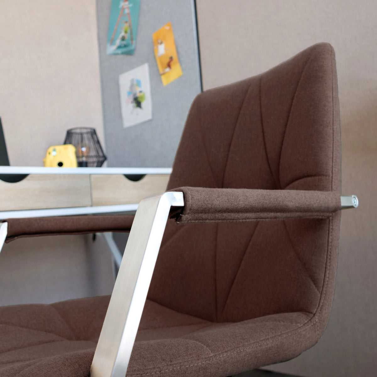 Accoudoir avec revêtement brun du siège de bureau à domicile SARANTO II de hjh OFFICE
