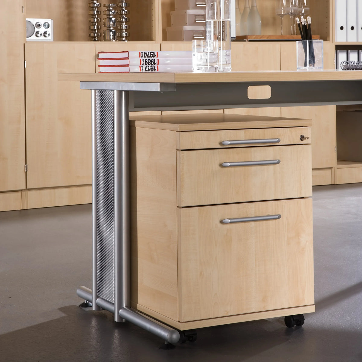 Caisson bureau sur roulettes SIGNA AC20 en chêne rustique avec poignées en métal et roulettes de hjh OFFICE PRO