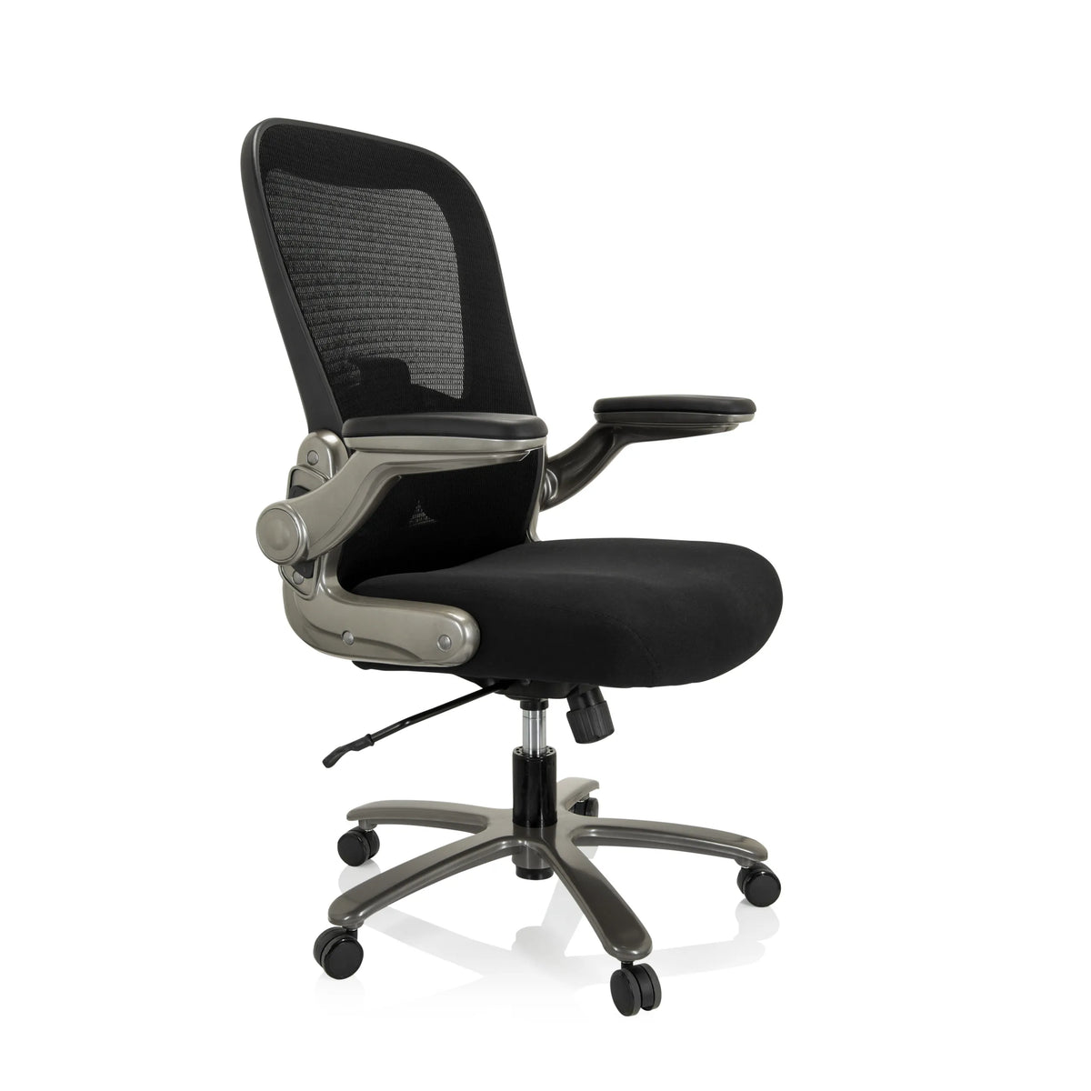 Siège pivotant XXL INSTRUCTOR T I noir avec dossier en maille, accoudoirs et base à cinq roulettes de hjh OFFICE – vue à 360° (vue de trois quarts avant 60°)