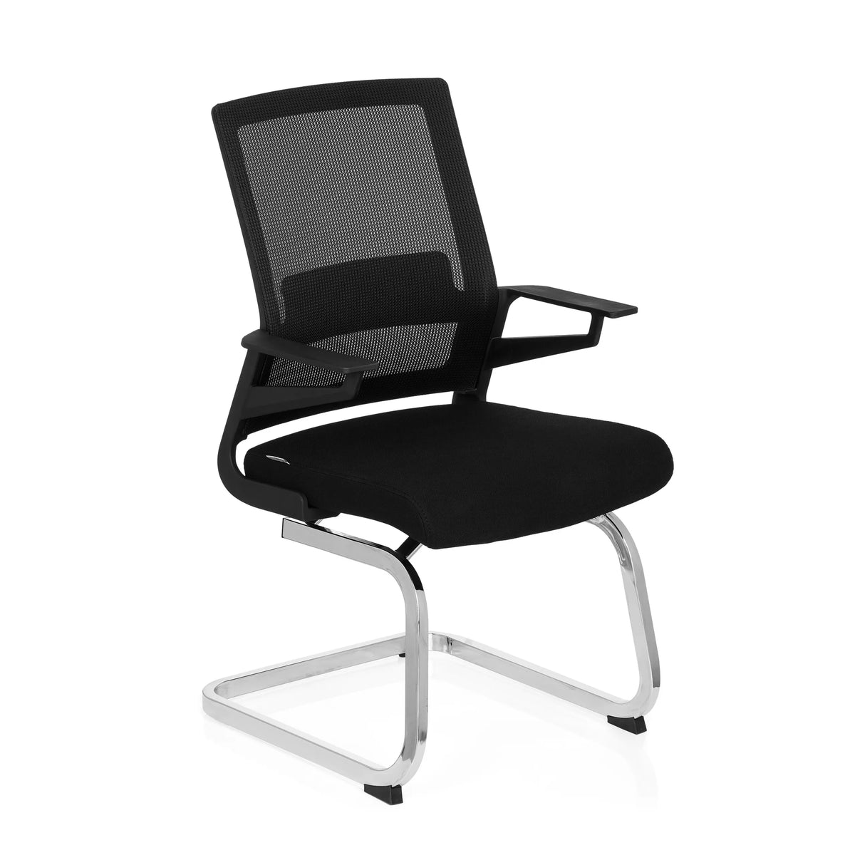 Chaises cantilever INVENTOR V noires avec dossier en maille, accoudoirs et piètement luge de hjh OFFICE – vue à 360° (vue de trois quarts avant 40°)