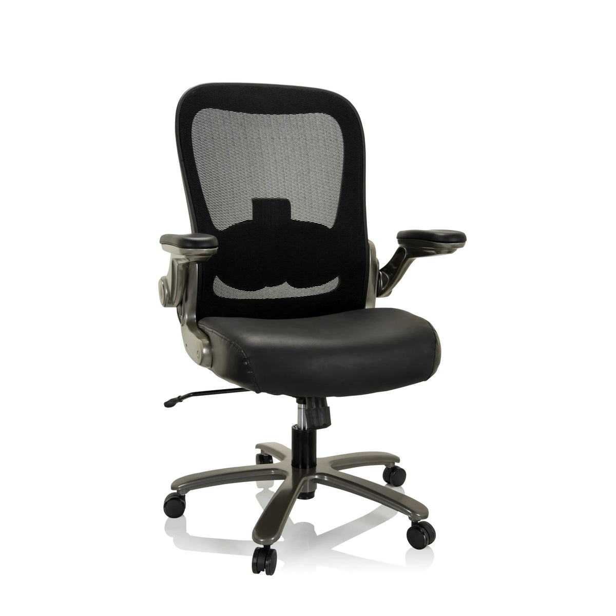 Siège pivotant XXL INSTRUCTOR T I noir avec dossier en maille, assise en cuir et base à cinq roulettes de hjh OFFICE – vue à 360° (vue de face 20°)