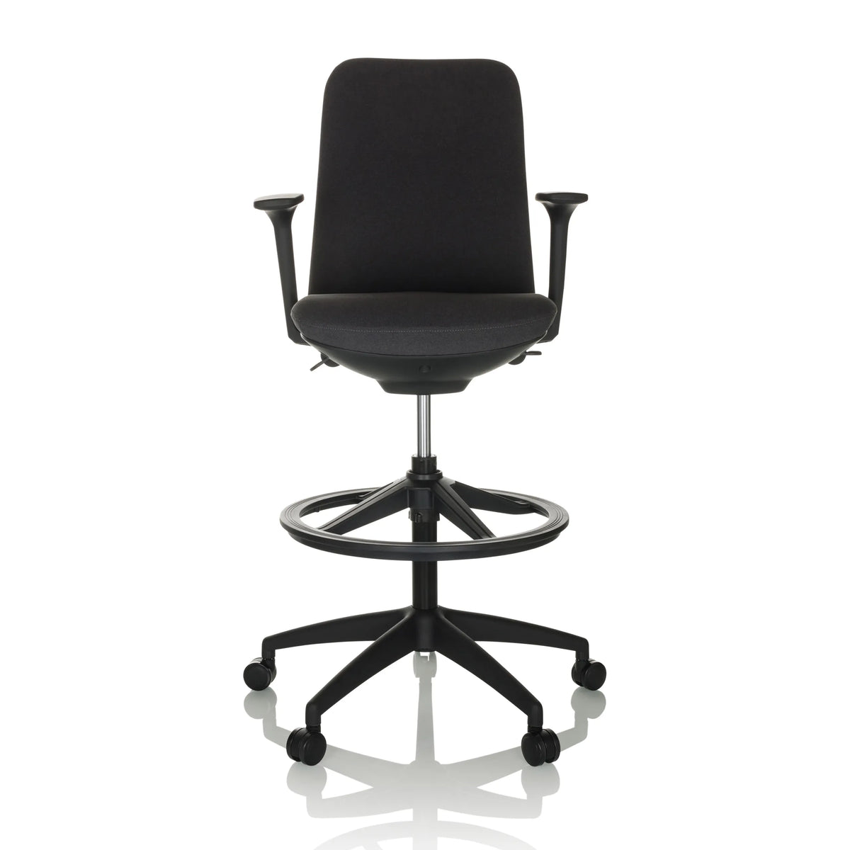 Chaise de comptoir NESTORA WORK noire avec accoudoirs, repose-pieds et piètement à cinq roulettes de hjh OFFICE – vue à 360° (vue de face 0°)