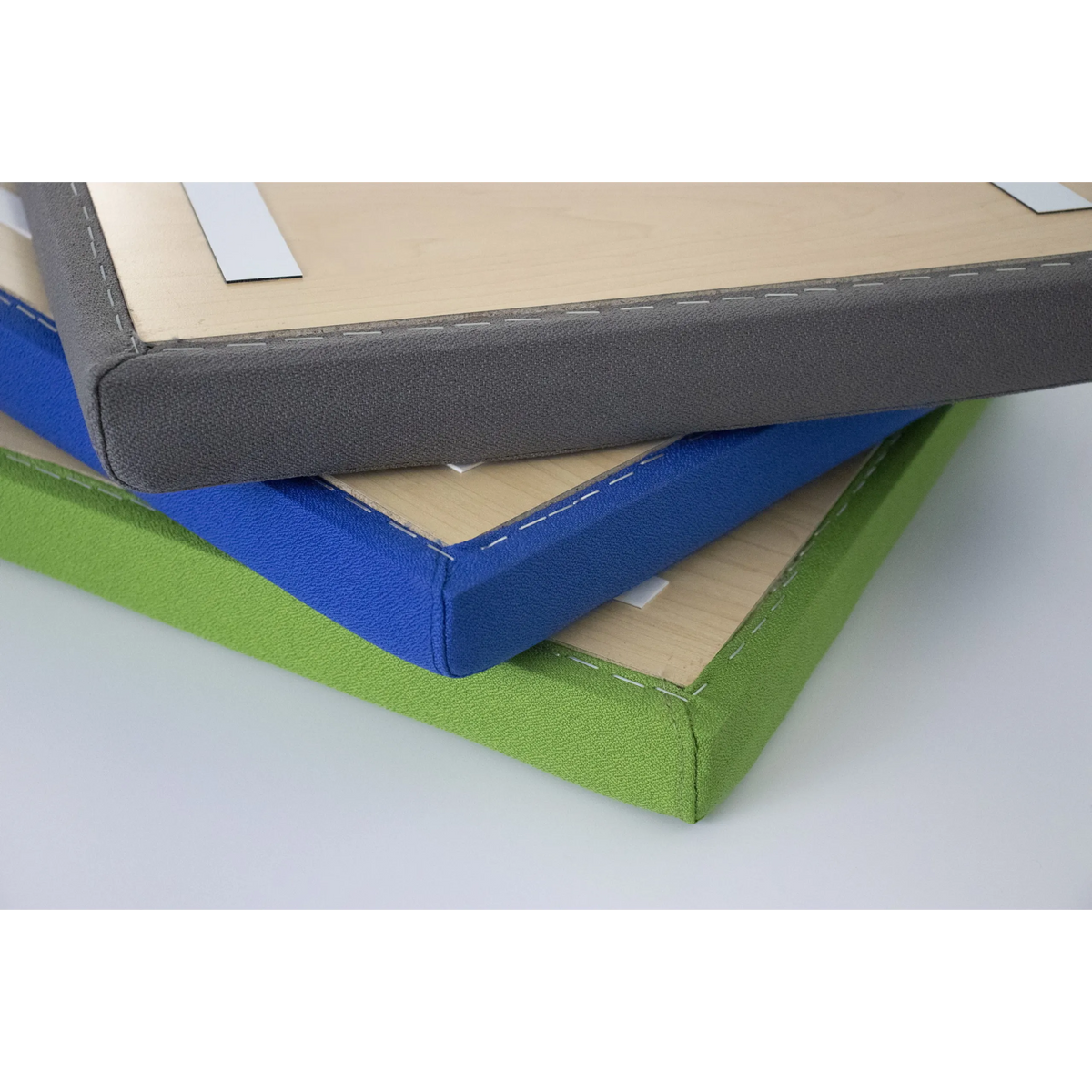 Stapel aus drei farbigen Sitzauflagen für Container des Zubehörs ACSK in Grau, Blau und Grün von hjh OFFICE PRO