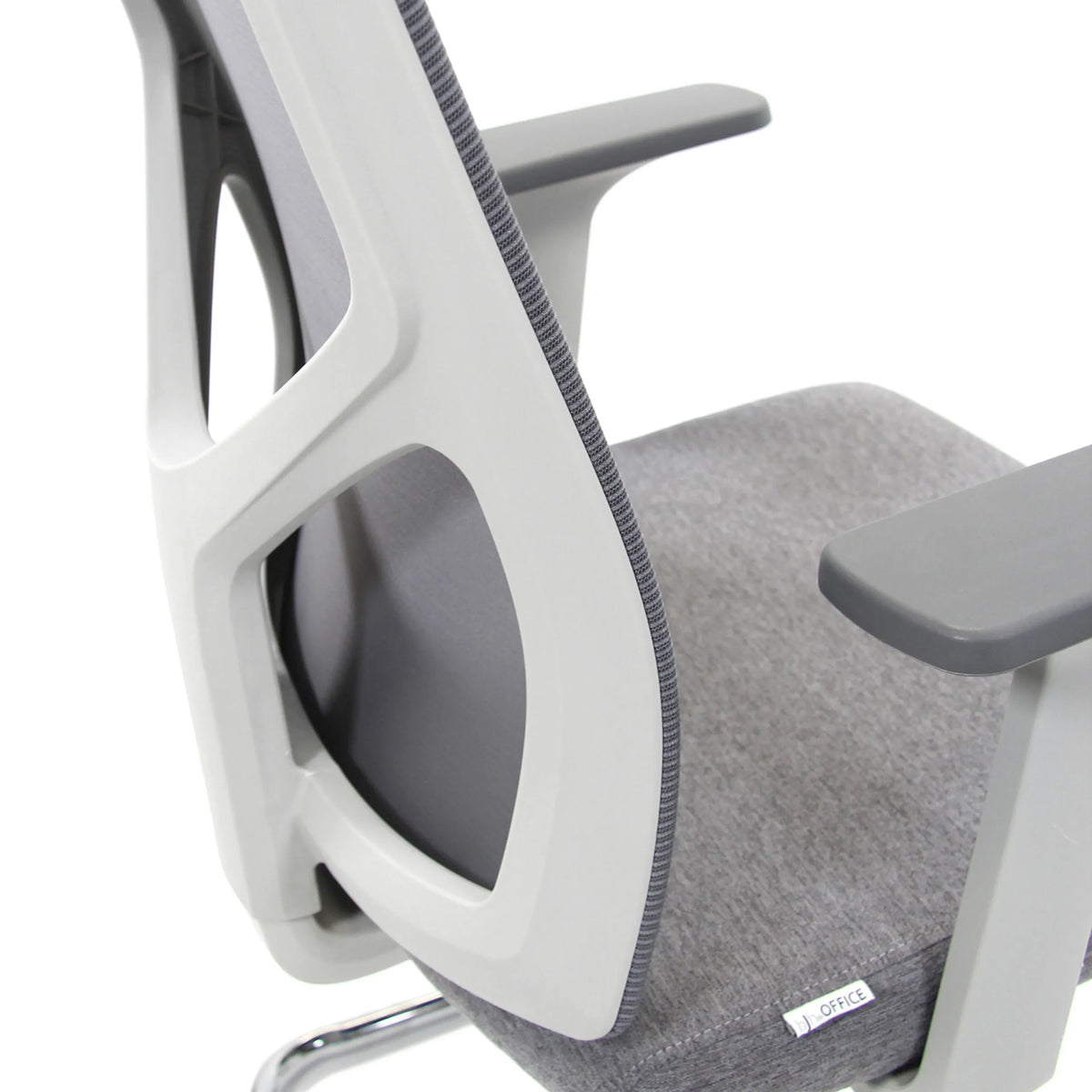 Dossier et assise grise de la Chaise cantilever BRETON V W de hjh OFFICE