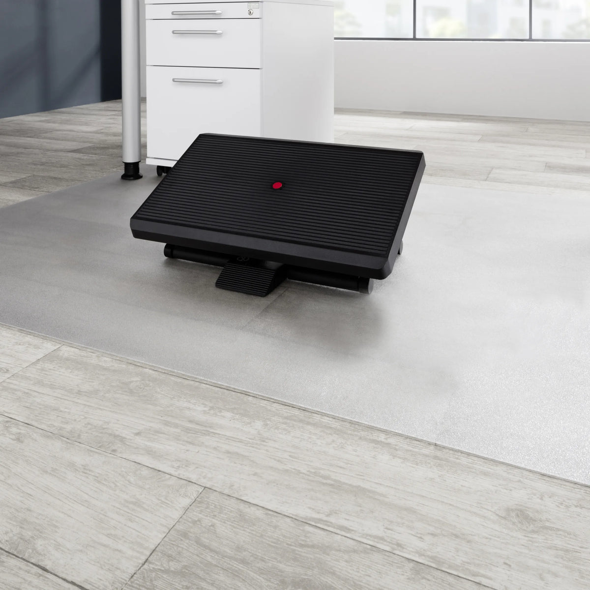Repose-pieds PIEDINO STRIPE PRO noir avec surface striée et bouton rouge de hjh OFFICE