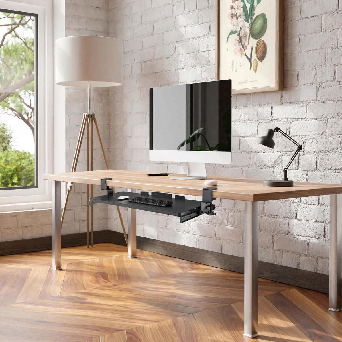 Plateau pour clavier noir VM-KB sous un plateau de bureau en bois de hjh OFFICE