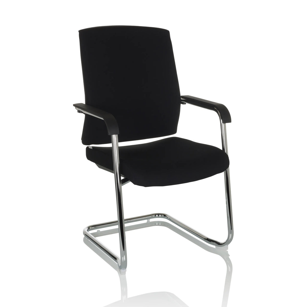 Chaises cantilever LEVIA VP noires avec accoudoirs et structure chromée de hjh OFFICE – vue à 360° (vue de trois quarts avant 30°)