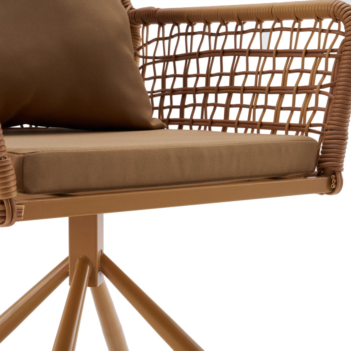 Accoudoir et assise tressés de la chaise rembourrée Tavaro Korvik en marron de hjh LIVING