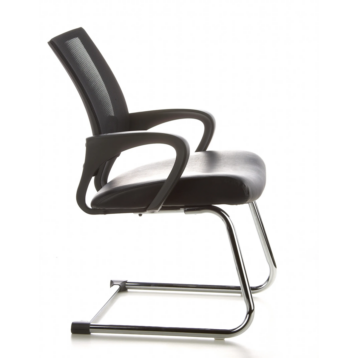 Chaises cantilever VISTO NET V noires avec dossier en maille, assise rembourrée et accoudoirs de hjh OFFICE – vue à 360° (vue de profil 80°)