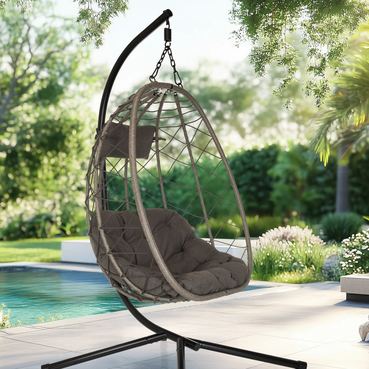 Fauteuil suspendu COCOVA en noir et gris avec structure en panier et coussins de hjh LIVING