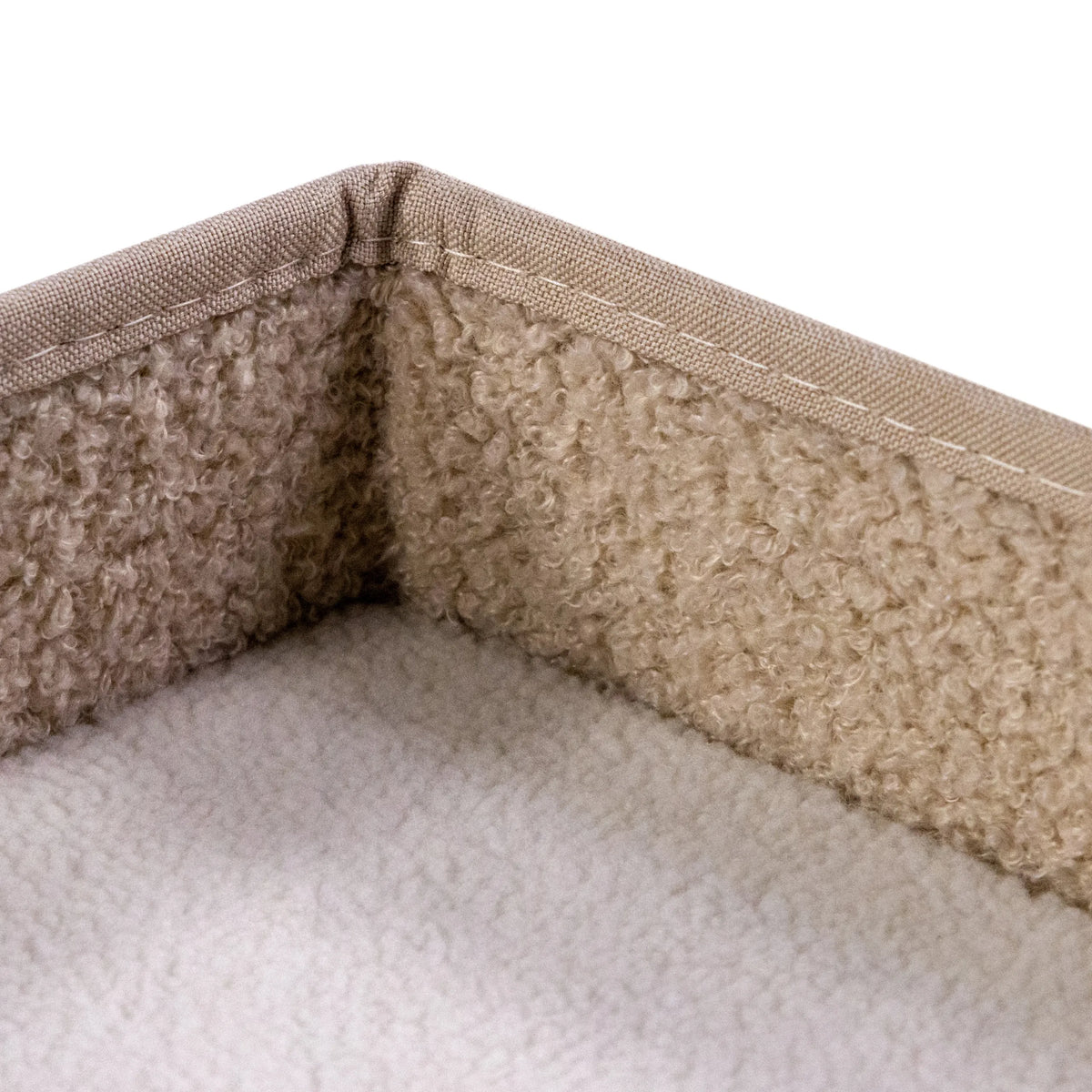 Doublure beige et duveteuse et couture renforcée de la Grotte pour chat PAWY EB de hjh LIVING