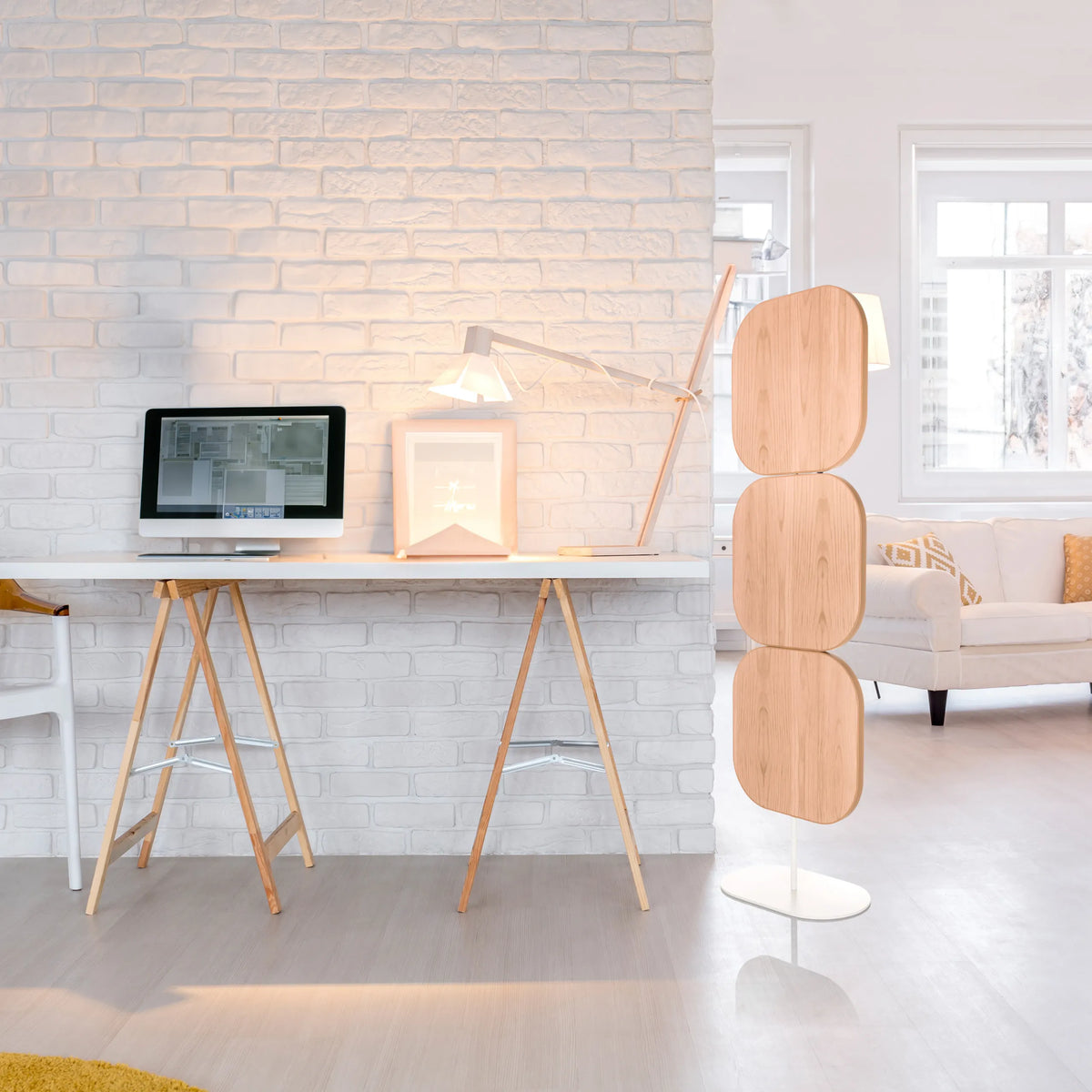 Cloison de séparation beige FLEXMIUT W avec trois éléments arrondis sur un pied blanc de hjh OFFICE