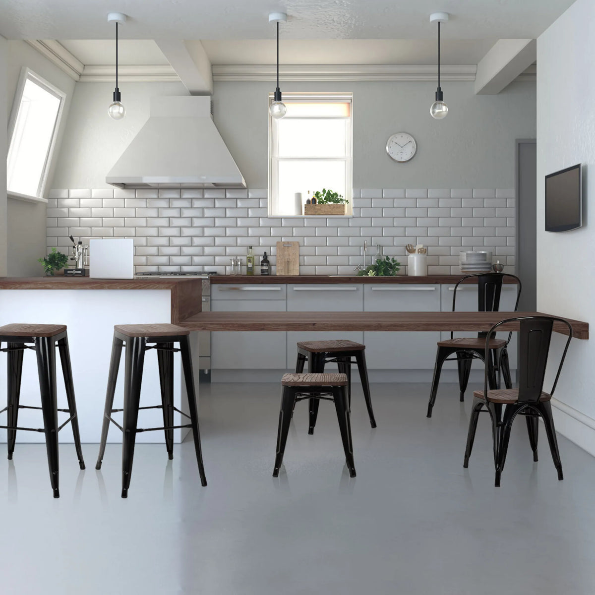 Schwarze Bistrostühle VANTAGGIO COMFORT W mit Metallgestell an einem langen Holztisch von hjh OFFICE