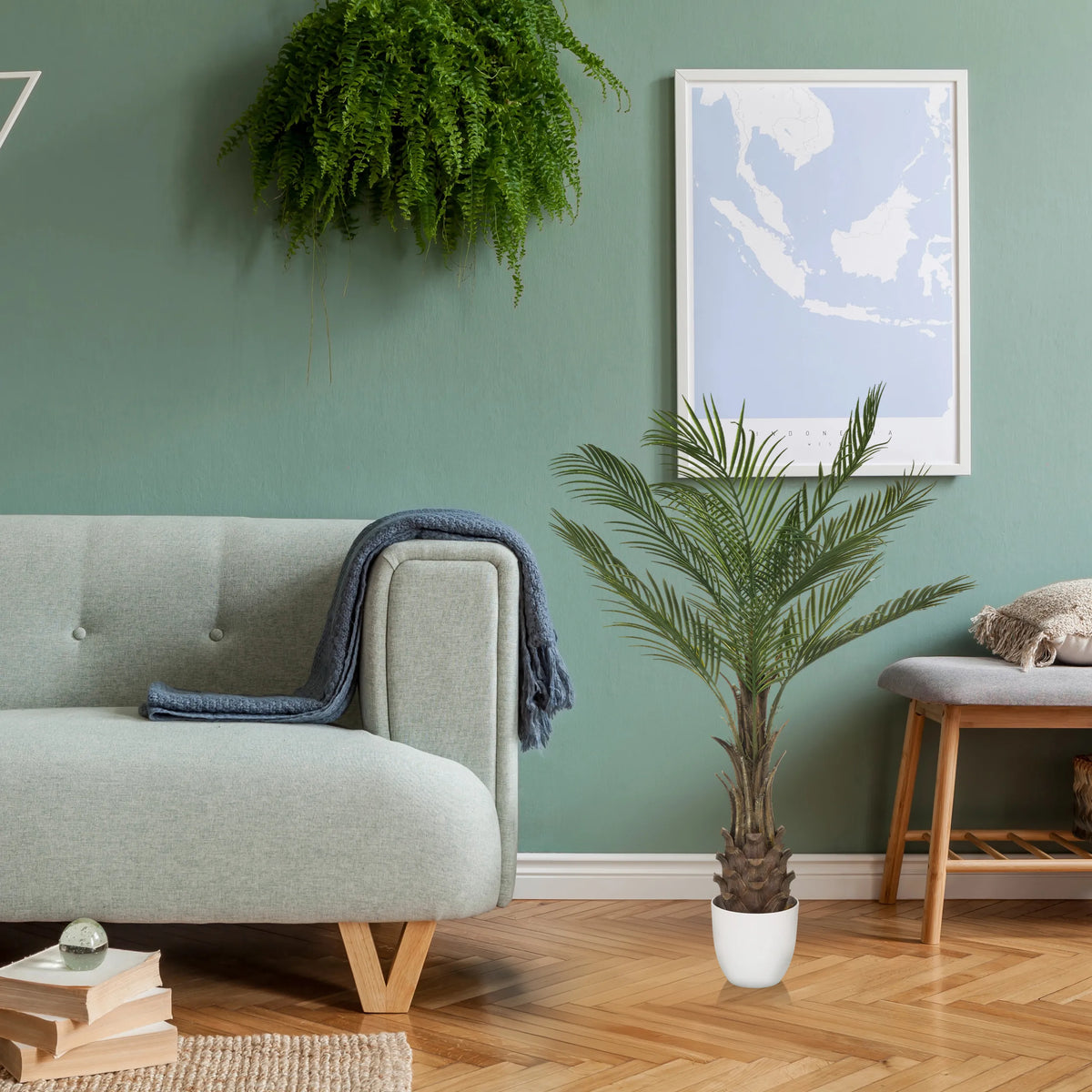 Plante artificielle verte DRACAENA dans un pot blanc sur un parquet de hjh OFFICE