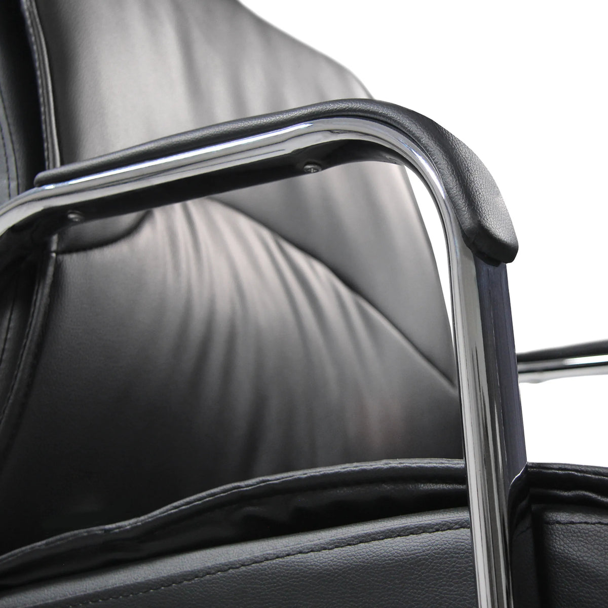 Accoudoir chromé avec repose-bras en plastique noir de la chaise cantilever SOVRANO V de hjh OFFICE
