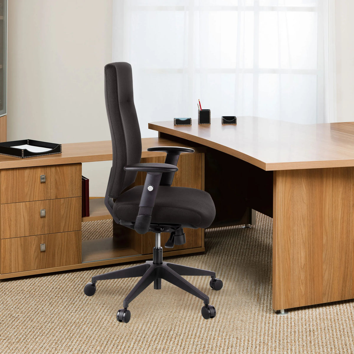 Siège de bureau de qualité professionnelle PRO-TEC 300 noir avec dossier haut et accoudoirs de hjh OFFICE