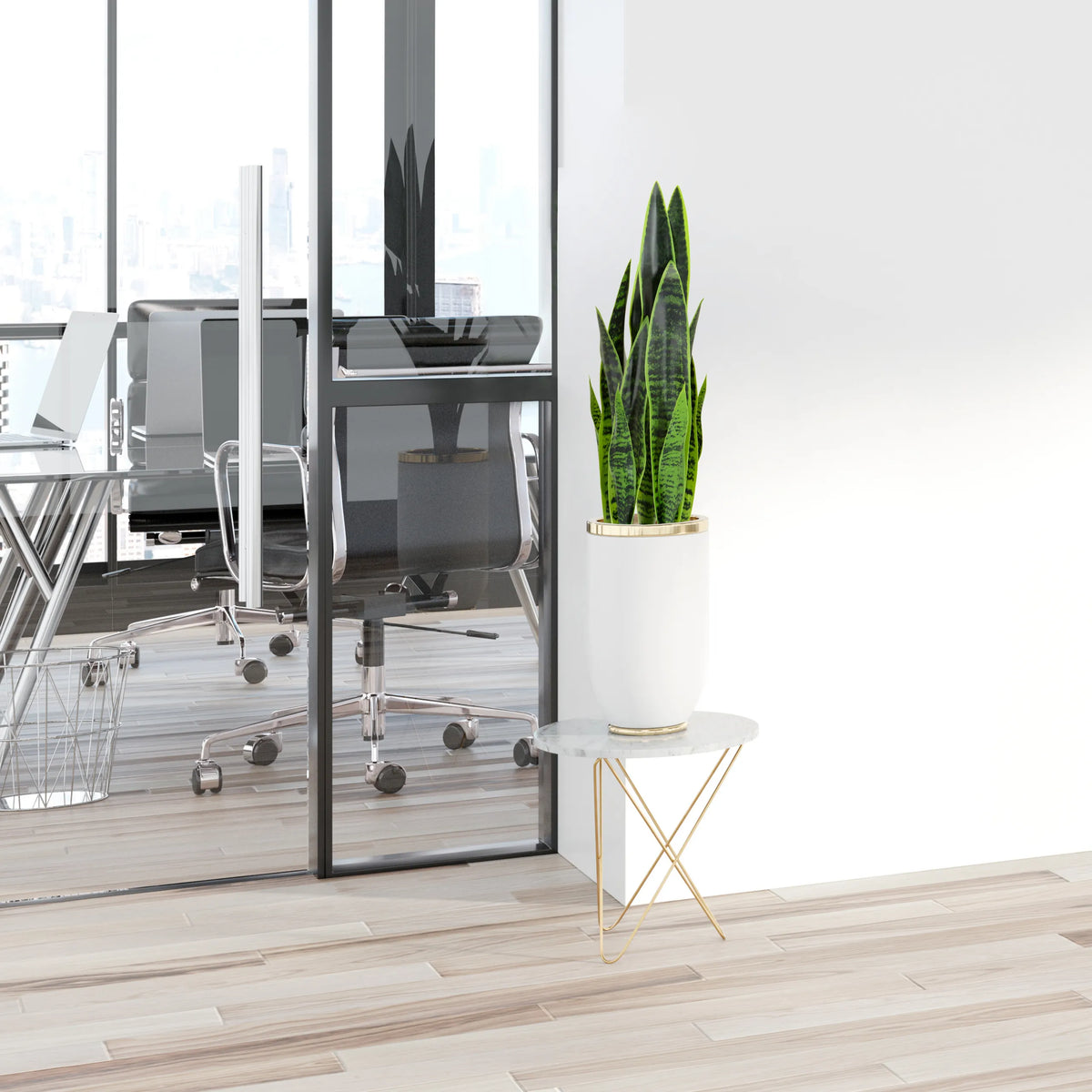 Plante artificielle verte SANSEVIERIA dans un pot blanc sur une table d'appoint de hjh OFFICE