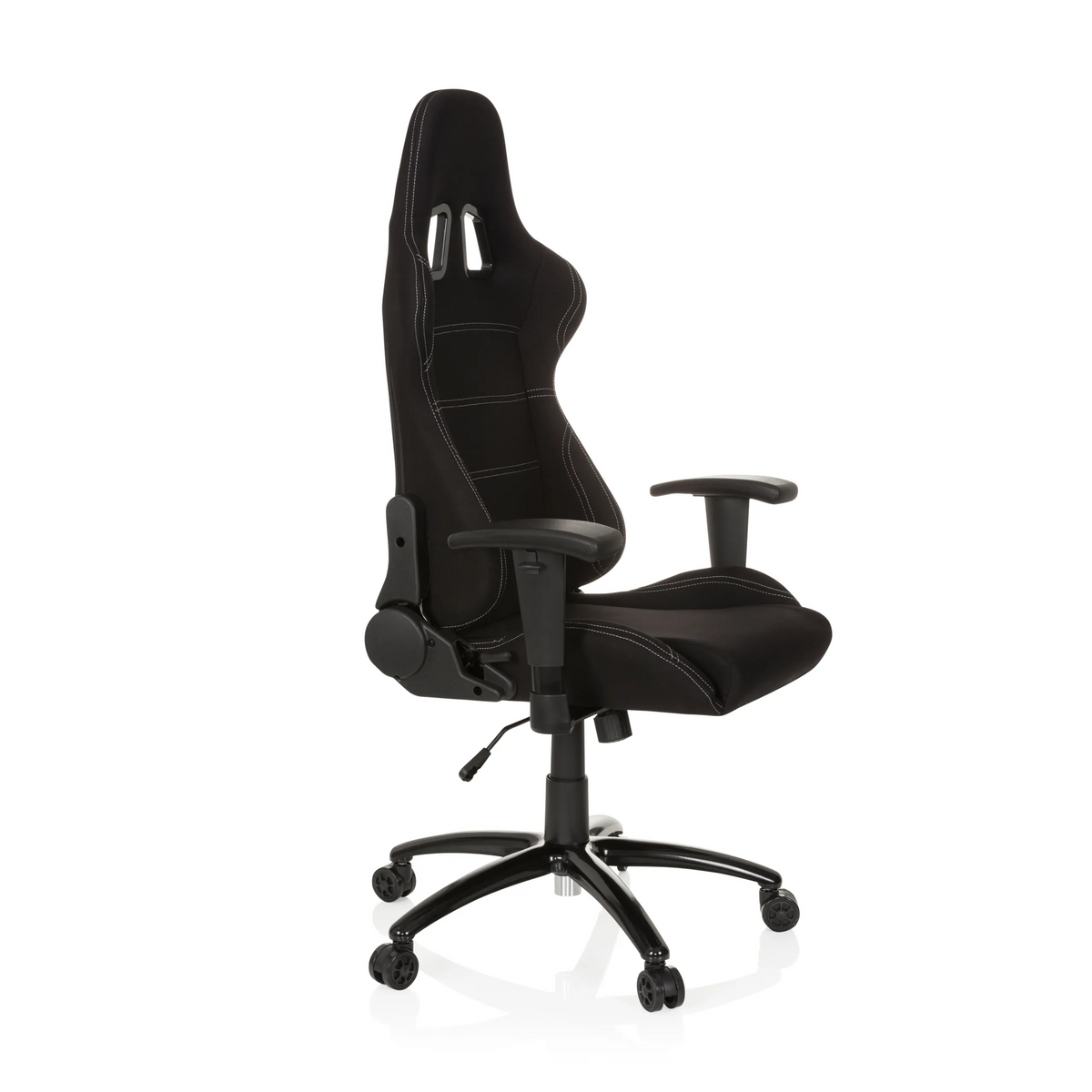 Fauteuil Gamer noir GAME FORCE avec appui-tête, accoudoirs et base à cinq roulettes de hjh OFFICE – vue à 360° (vue de trois quarts avant 60°)