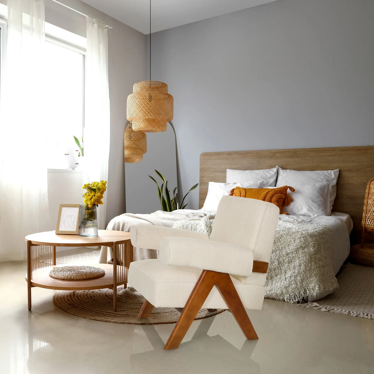 Fauteuil de salon POOLY blanc avec pieds en bois dans une chambre lumineuse de hjh LIVING