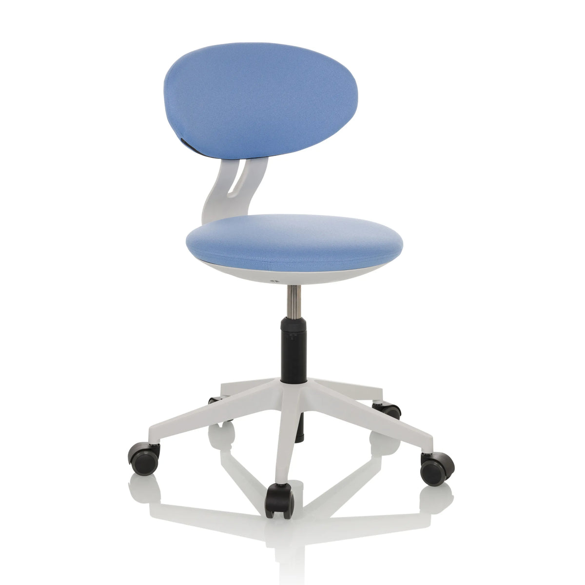Chaise pivotante pour des enfants MINIMOVO bleue avec pied blanc et cinq roulettes de hjh OFFICE – vue à 360° (vue de trois quarts avant 30°)