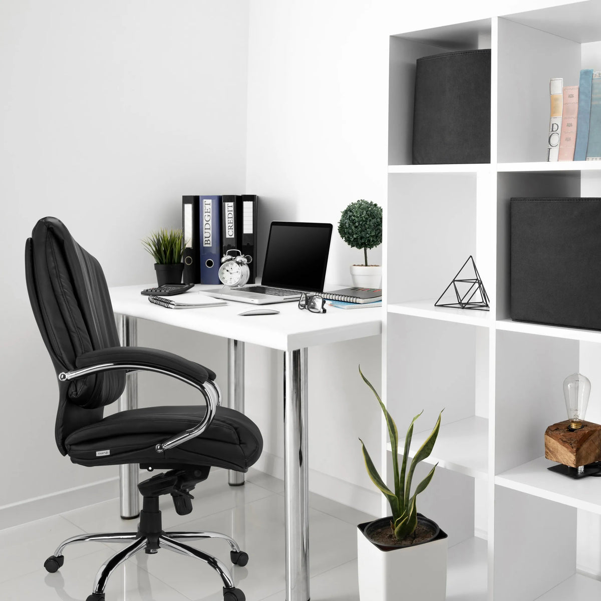 Siège pivotant XXL H 100 en similicuir noir avec pied chromé de hjh OFFICE
