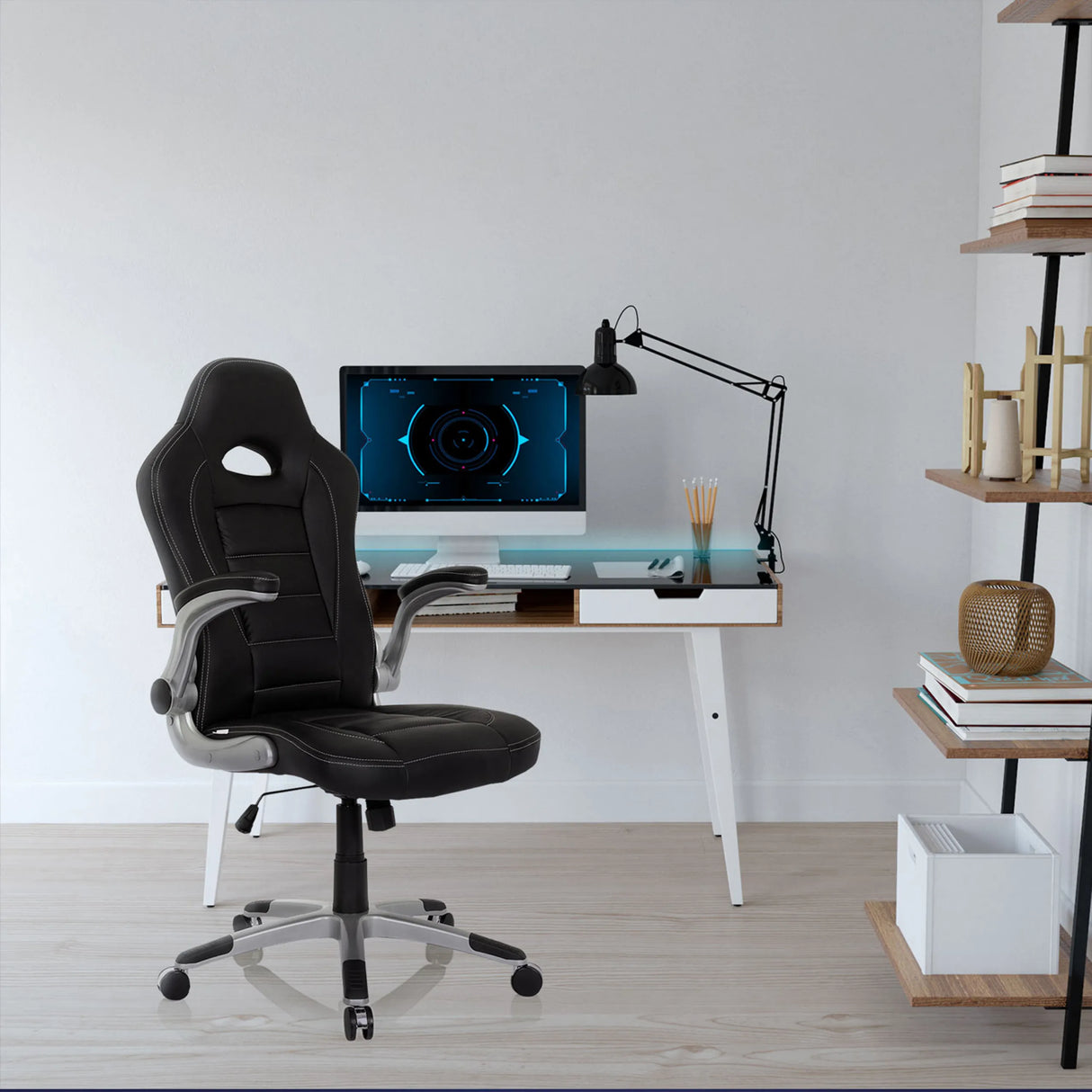 Fauteuil Gamer noir GAME SPORT avec accoudoirs et roulettes à un bureau de hjh OFFICE