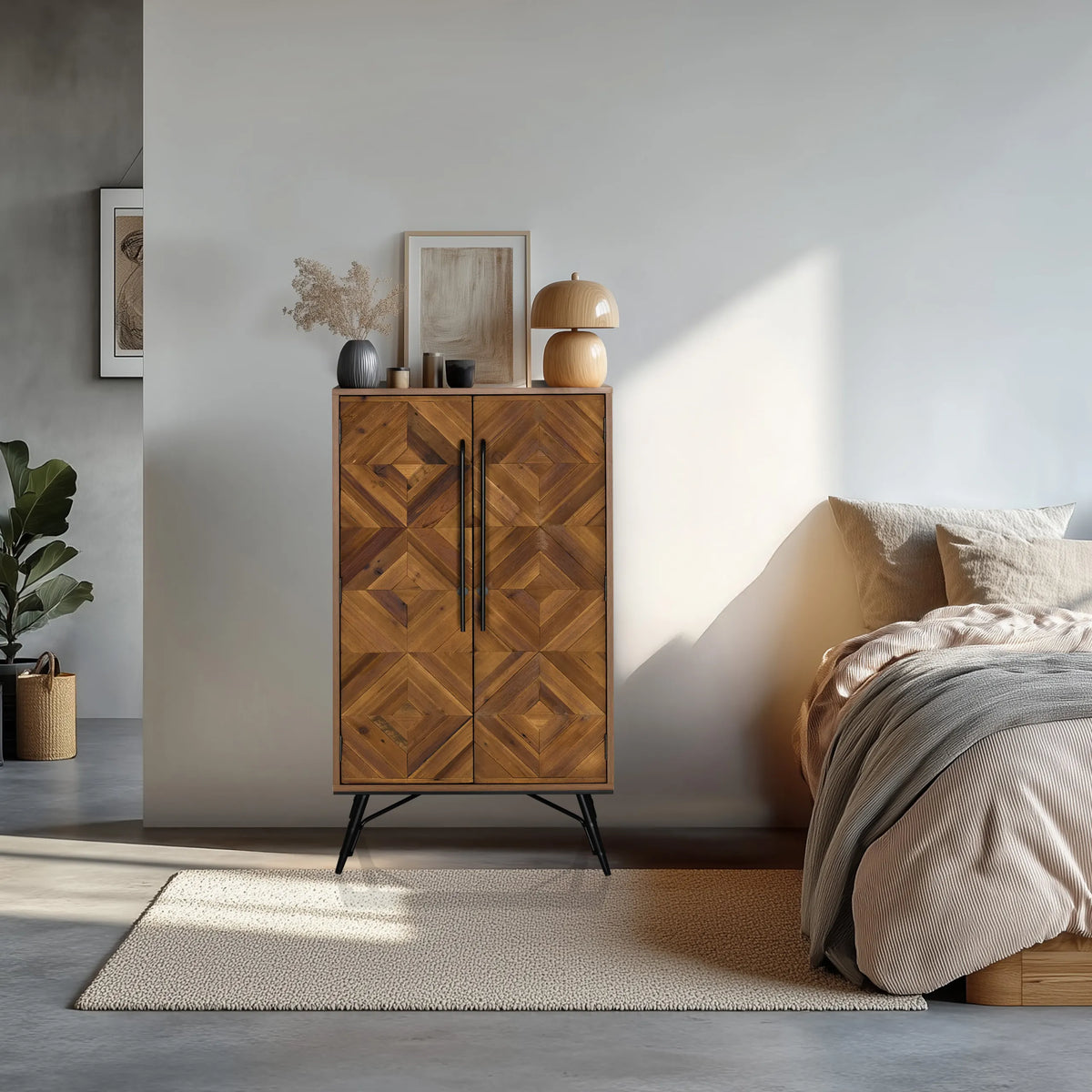 Kommode SANTJAGO WOOD HIGH in dunkelbraunem Holz mit geometrischem Muster und schwarzen Metallfüßen von hjh LIVING