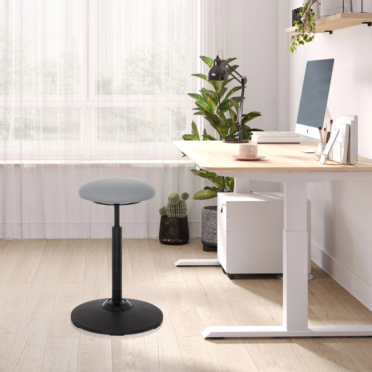 Siège assis-debout BALANCE SIT gris avec base ronde et assise rembourrée de hjh OFFICE