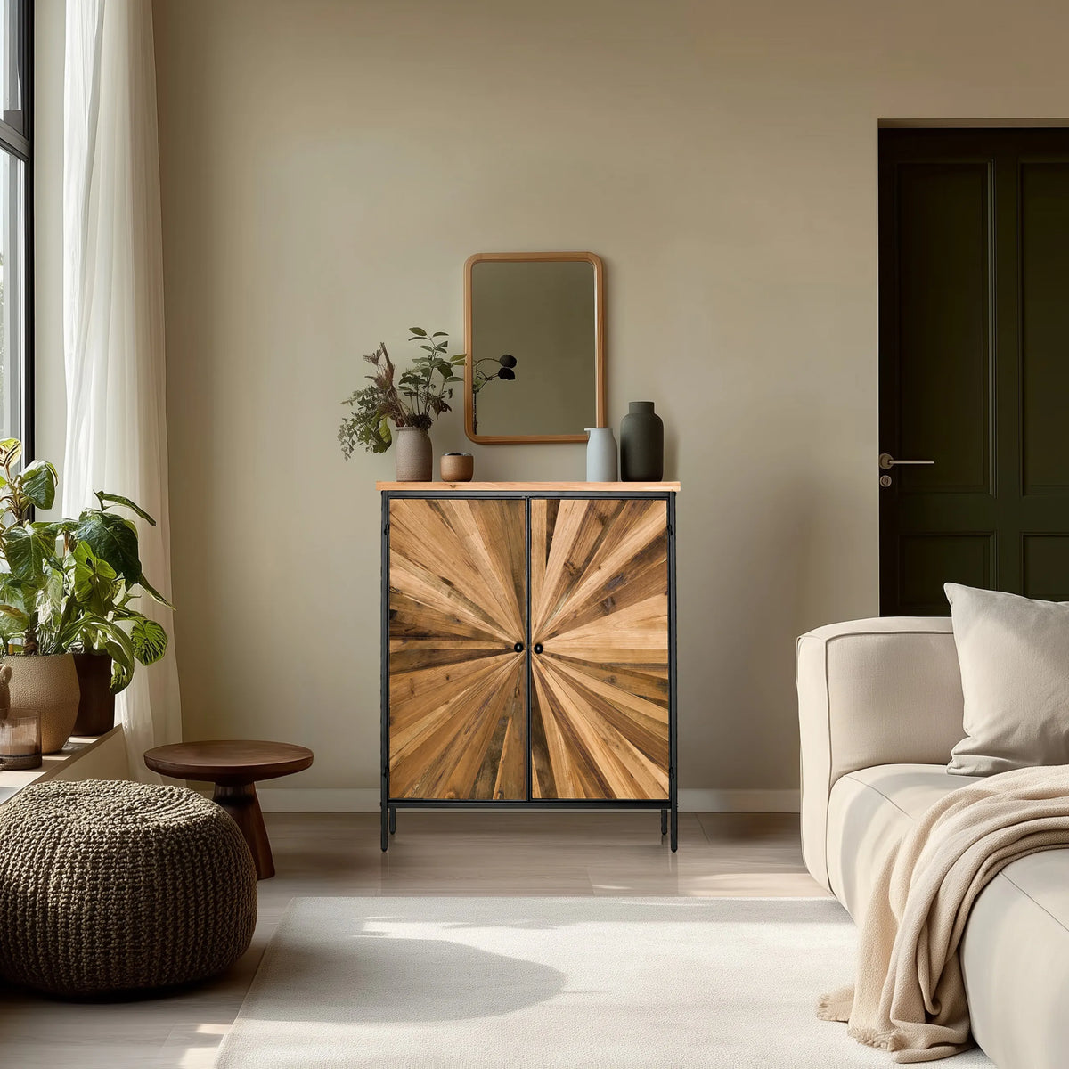 Commode SANTJAGO BLACK SUN XL aux tons de bois foncé avec un motif rayonnant sur les façades de hjh LIVING