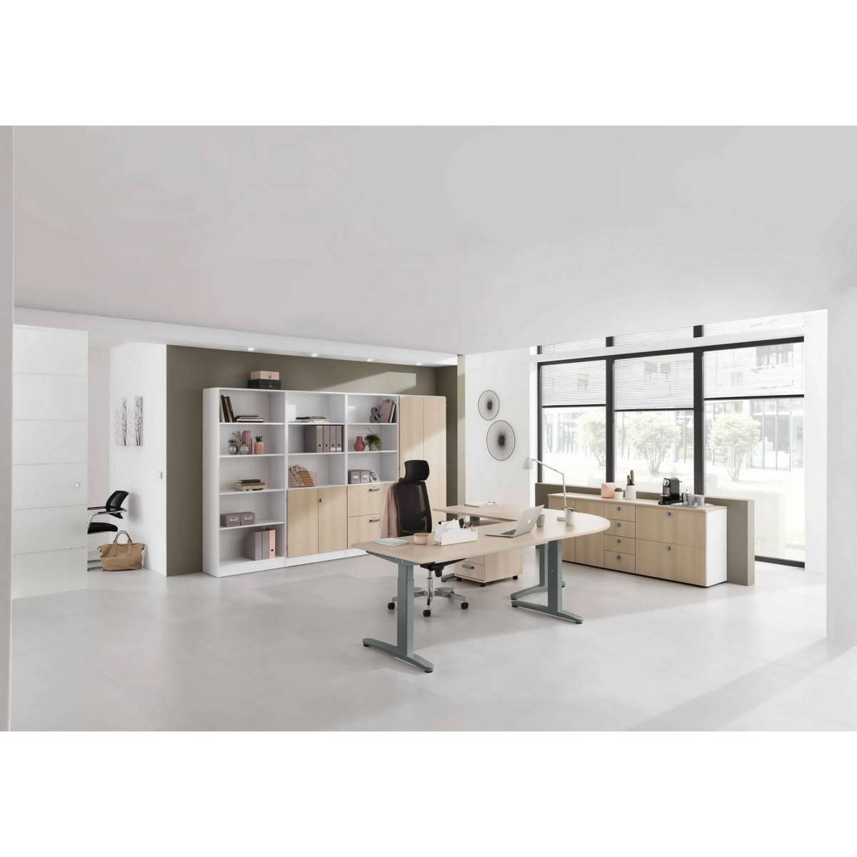Höhenverstellbarer Schreibtisch XTRA XB 12 GG in Asteiche mit Maßen 120 x 80 cm von hjh OFFICE PRO