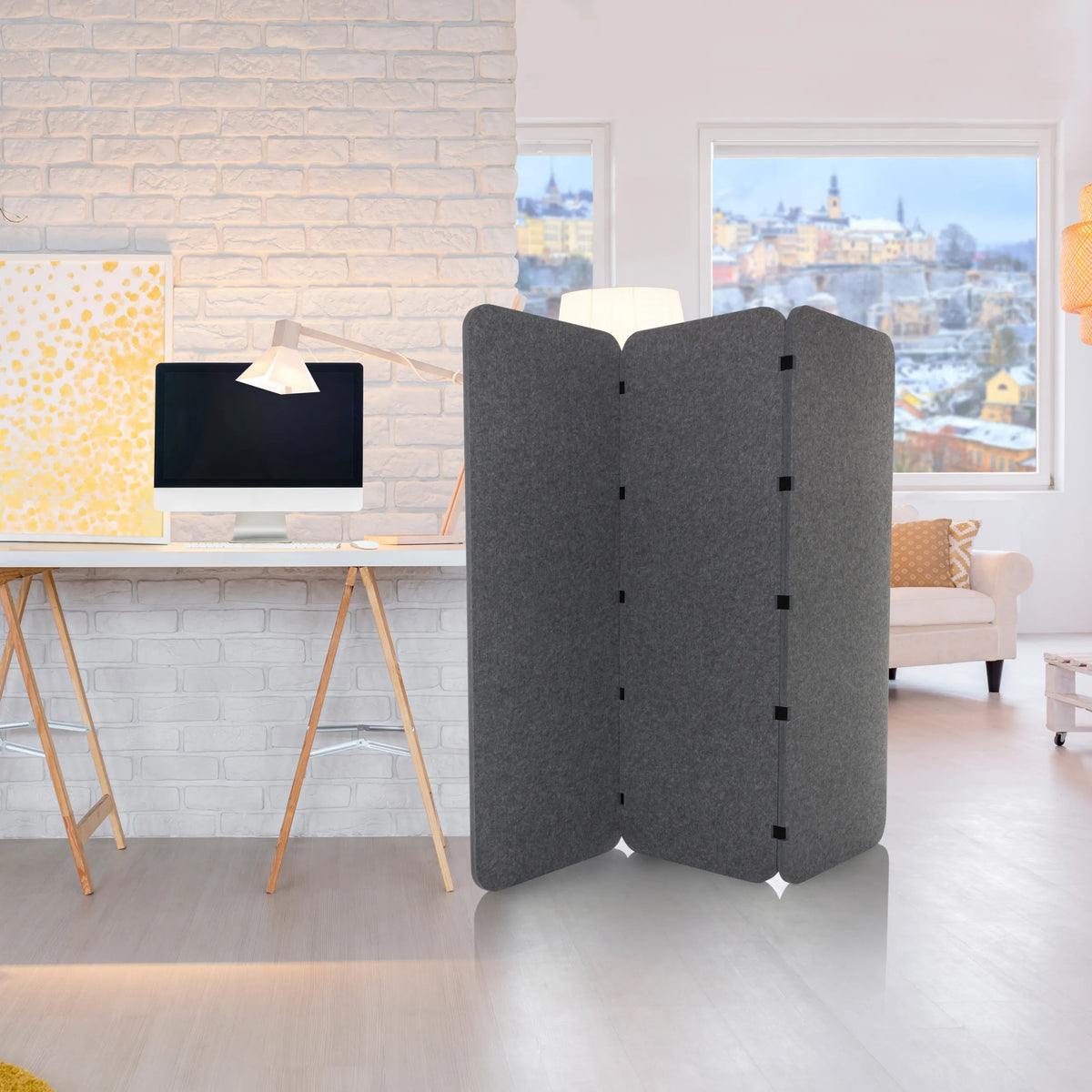 Cloison de séparation grise FLEXMIUT EL avec trois éléments pliés dans une pièce lumineuse de hjh OFFICE
