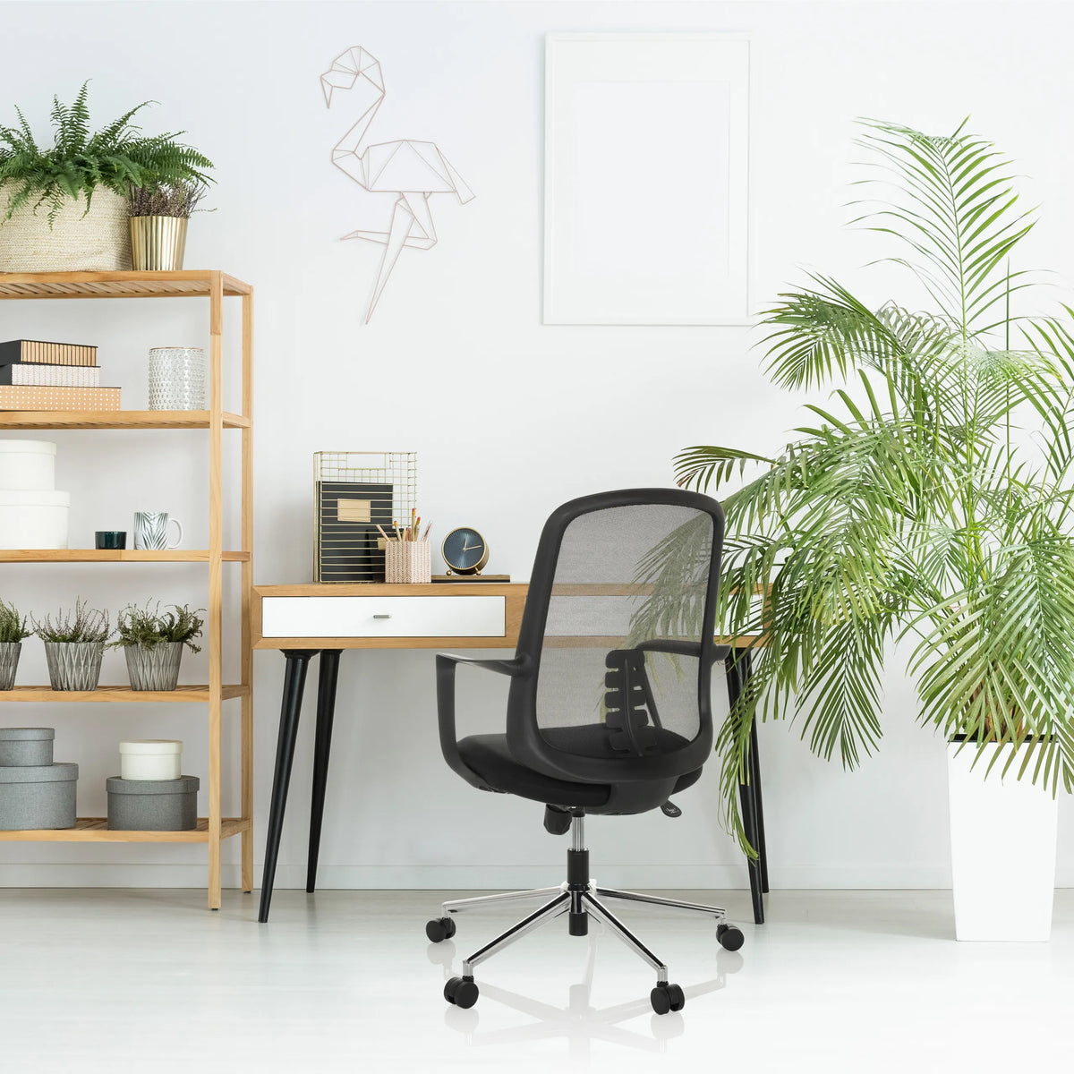 Siège de bureau à domicile SEDIOLO B noir avec dossier en maille et accoudoirs de hjh OFFICE