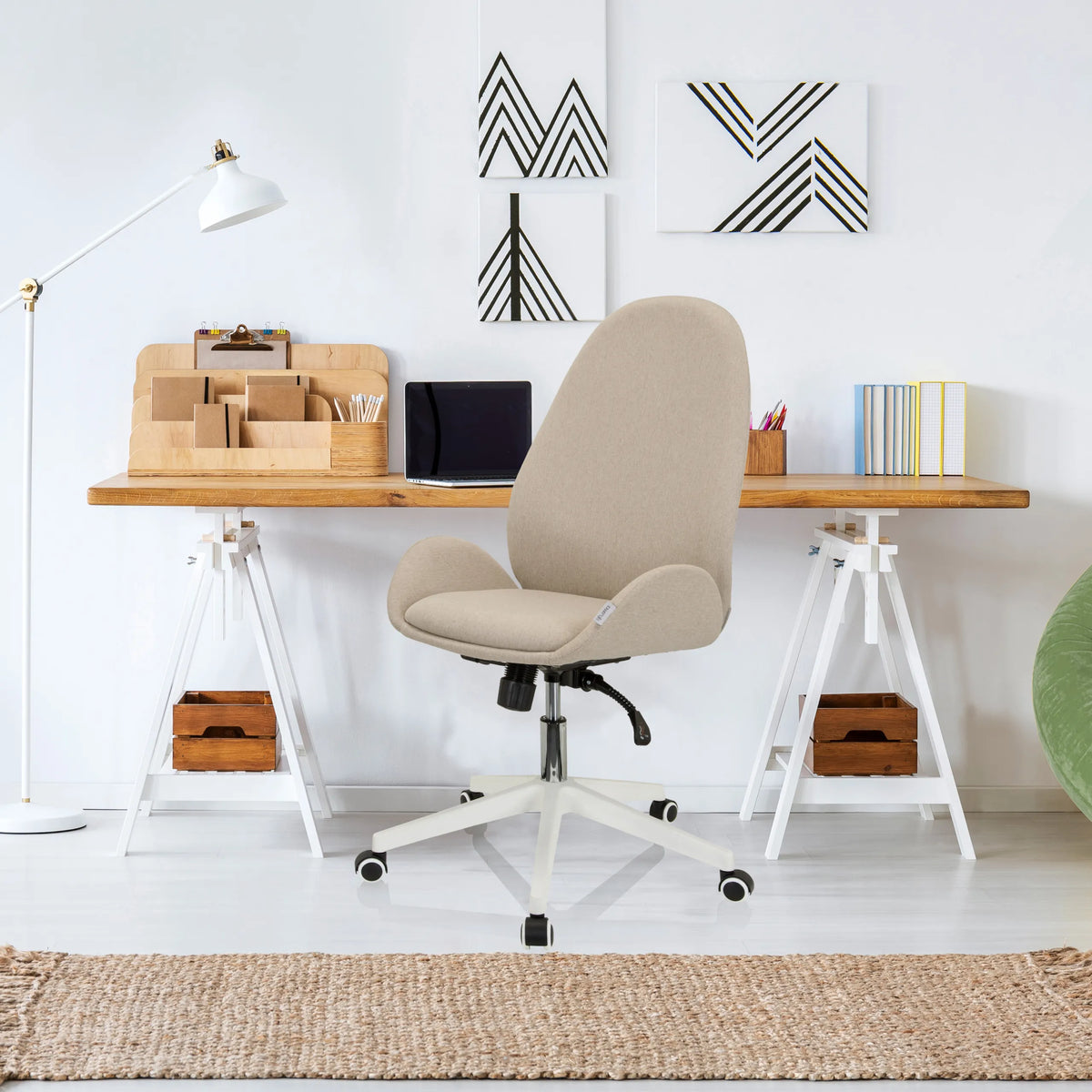 Siège de bureau à domicile AVEA I beige avec cinq roulettes et un dossier incurvé de hjh OFFICE