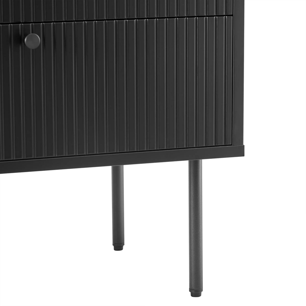 Façade cannelée et pieds en métal noir du Buffet KARBY S de hjh LIVING
