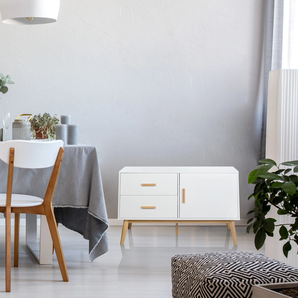 Buffet blanc TAROLO avec deux tiroirs, une porte et des pieds en bois clair de hjh LIVING