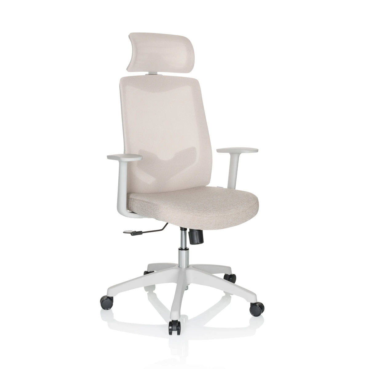 Siège de bureau à domicile MIKEO W beige avec appuie-tête et piètement blanc à cinq roulettes de hjh OFFICE – vue à 360° (vue de trois quarts avant 30°)