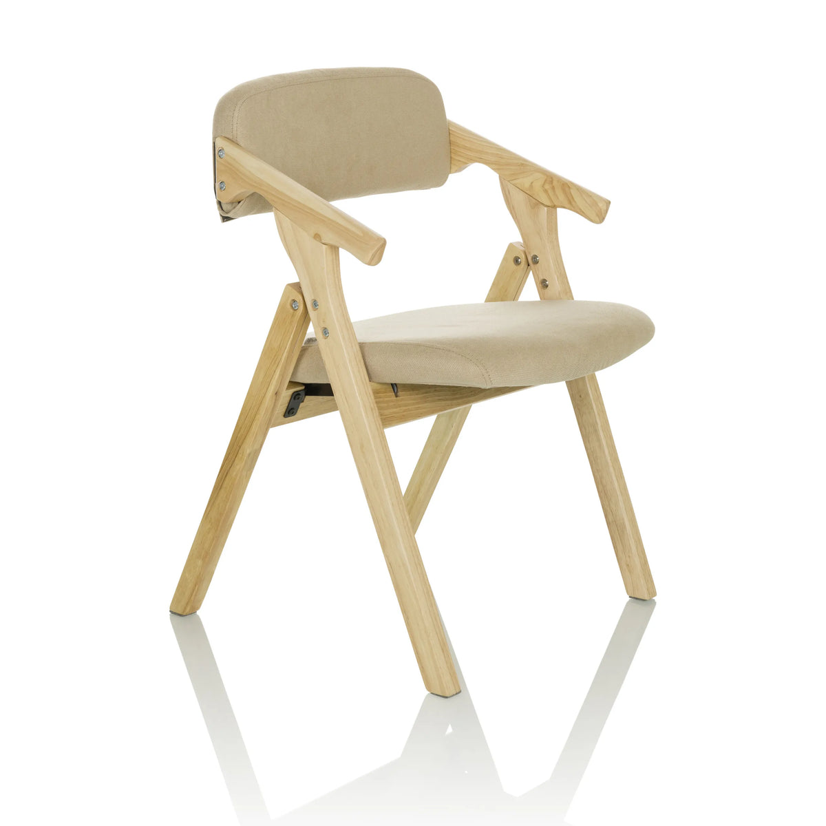 Chaise pliante SCANDIO beige avec accoudoirs et structure en bois de hjh OFFICE – vue à 360° (vue de trois quarts avant 45°)