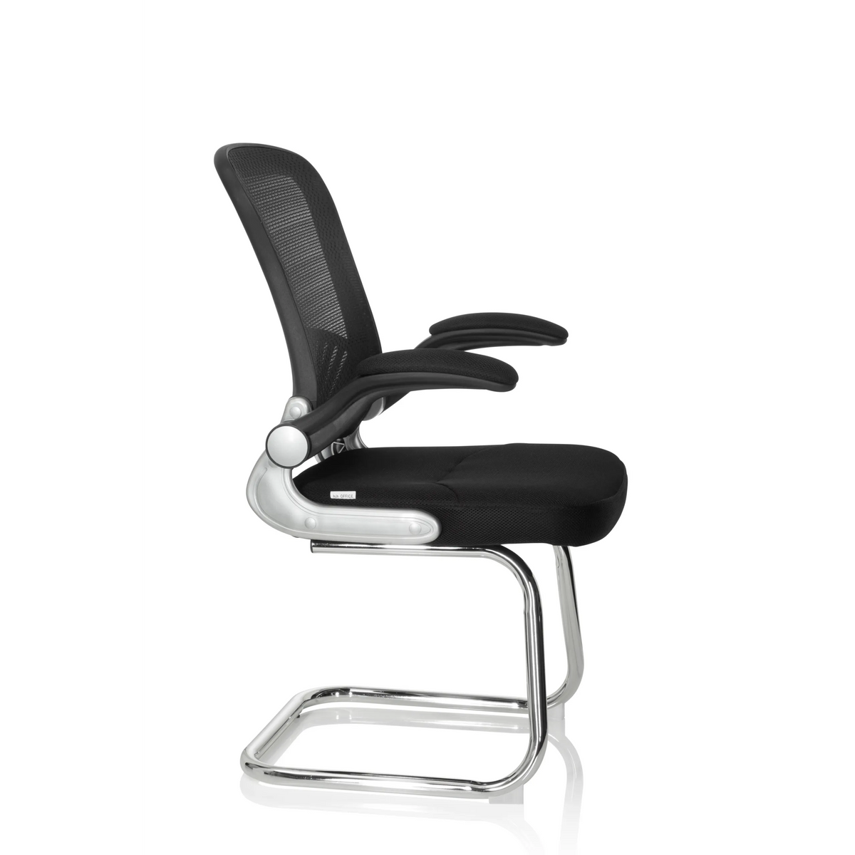 Chaises cantilever FLYER PRO V noires avec dossier en maille, accoudoirs et piètement luge de hjh OFFICE – vue à 360° (vue de profil 80°)