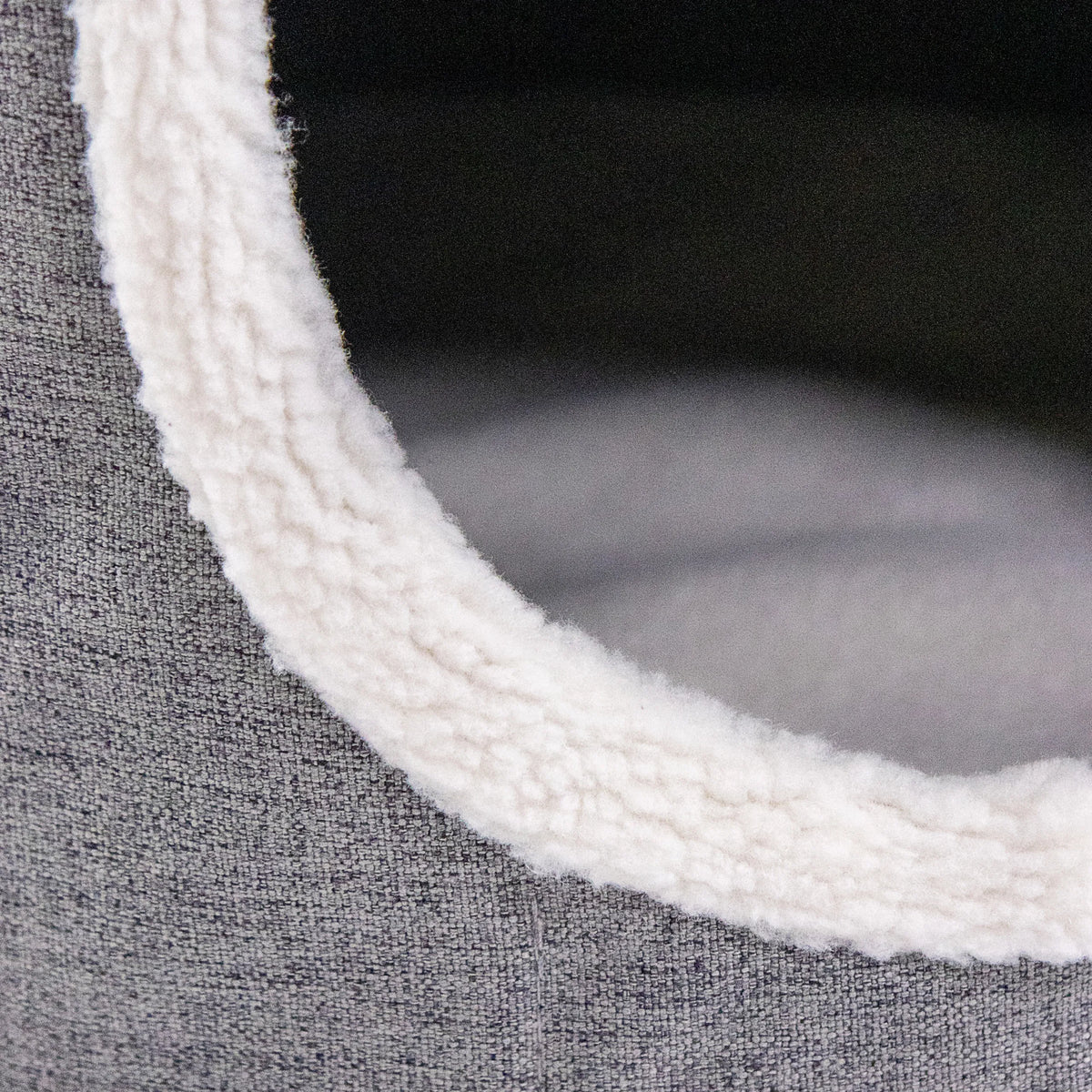 Revêtement en tissu gris et bord en peluche blanc et doux de la grotte pour chat PAWY R de hjh LIVING