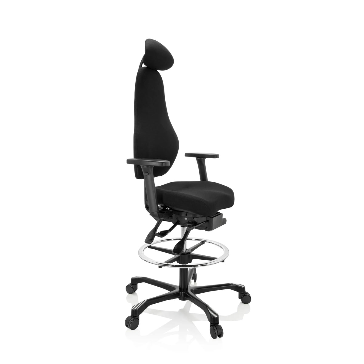 Chaise de comptoir RESISTIO WORK noire avec appui-tête, repose-pieds et base à cinq roulettes de hjh OFFICE – vue à 360° (vue de trois quarts avant 60°)