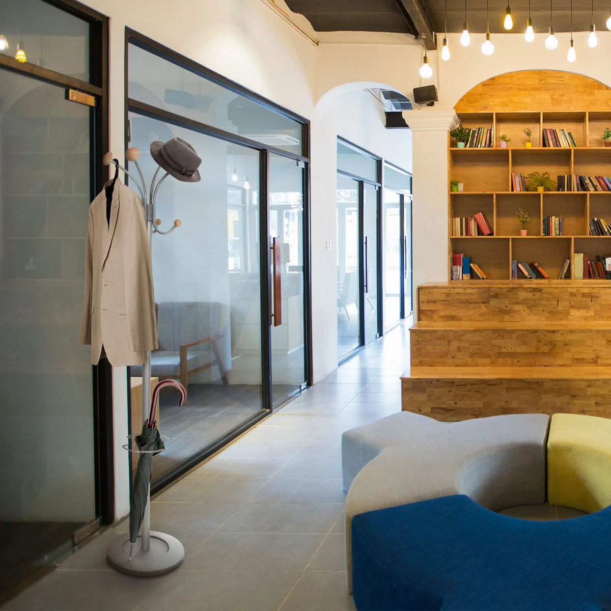 Portemanteau argenté SPACE avec veste, chapeau et parapluie de hjh OFFICE