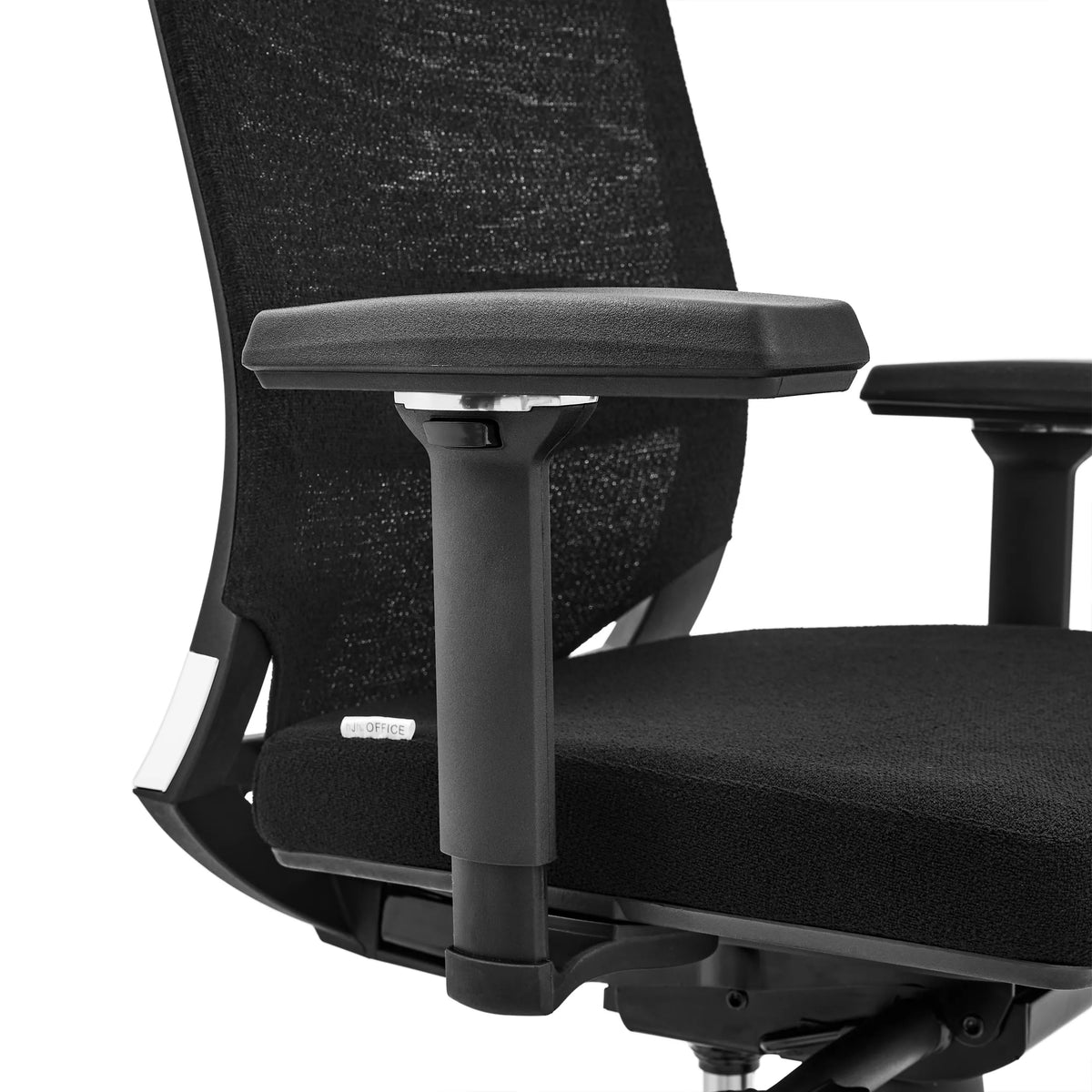 Accoudoir du siège de bureau de qualité professionnelle PORTO MAX HIGH I en noir avec dossier en maille et assise en tissu de hjh OFFICE